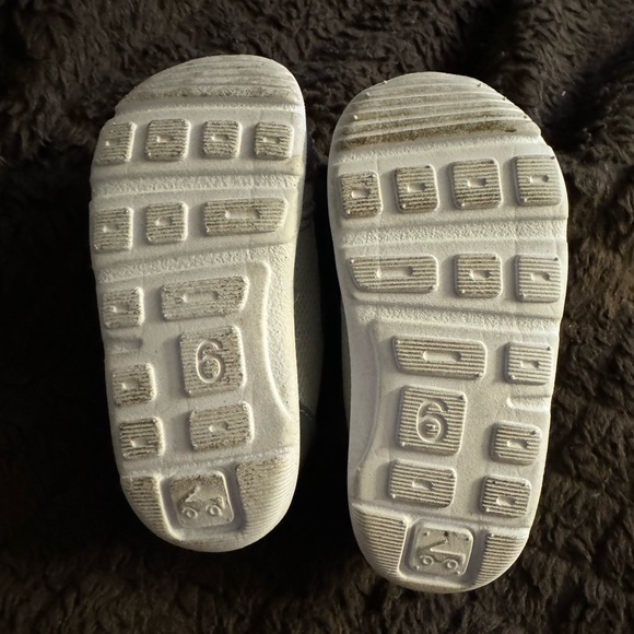 See Kai Run Stryker Sneaker - Picture 3 of 6